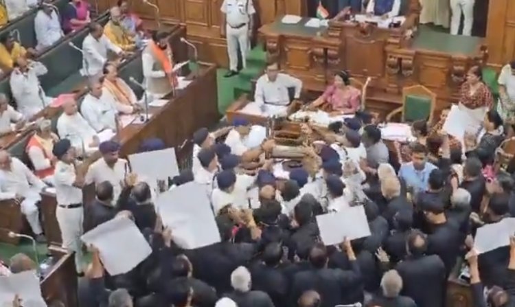 बिहार विधानसभा में जबरदस्त हंगामा: वोटर लिस्ट पर भिड़े तेजस्वी और सम्राट; मार्शल बुलाने पड़े