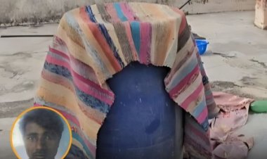 नीले ड्रम में पति का शव: गलाने के लिए नमक और ऊपर पत्थर, पत्नी और मकान मालिक का बेटा फरार
