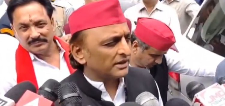 Voter List विवाद पर विपक्ष का संसद से EC दफ्तर तक मार्च, पुलिस से टकराव; अखिलेश यादव बैरिकेड पर चढ़े