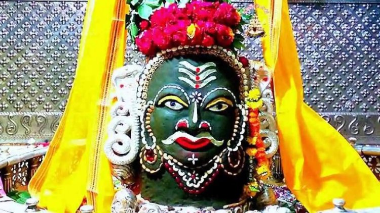 उज्जैन महाकाल मंदिर: शिवलिंग  से गिरा भांग का मुखौटा, धार्मिक और वैज्ञानिक मतों में मचा विवाद