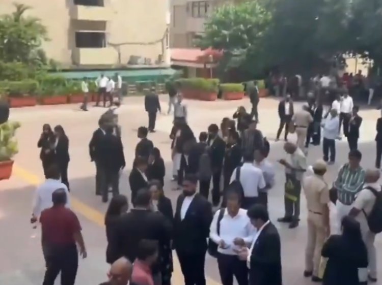 दिल्ली और बॉम्बे हाई कोर्ट को बम ब्लास्ट की धमकी, दोनों न्यायालयों में मचा हड़कंप