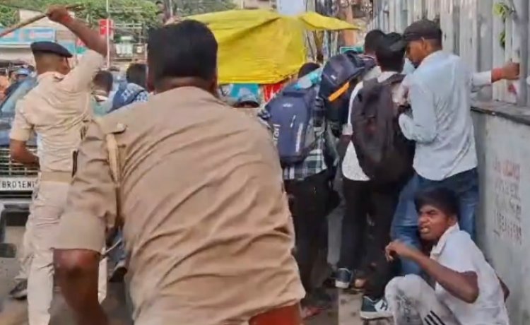 पटना में पुलिस भर्ती अभ्यर्थियों का बवाल: तिरंगा लेकर सीएम आवास की ओर कूच, पुलिस ने किया लाठीचार्ज