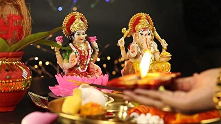 दिवाली 2025: जानिए क्यों दिवाली पर मां लक्ष्मी के साथ गणेश जी की पूजा अनिवार्य है?