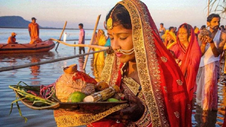 छठ पूजा 2025: डूबते और उगते सूर्य को अर्घ्य देने के पीछे का अद्भुत रहस्य