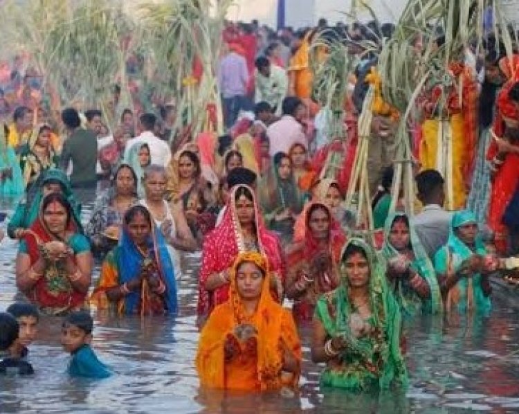 छठ व्रत उद्यापन विधि: उगते सूर्य को अर्घ्य देने के बाद ऐसे करें व्रत का समापन
