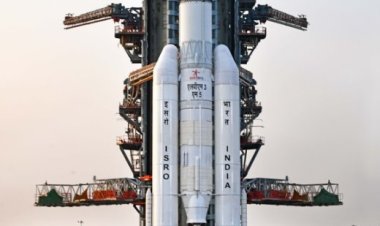 ISRO ने रचा इतिहास: ‘बाहुबली रॉकेट’ LVM3-M5 से भारत का सबसे भारी संचार उपग्रह CMS-03 सफलतापूर्वक लॉन्च