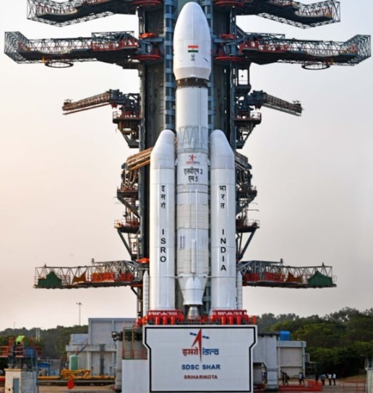 ISRO ने रचा इतिहास: ‘बाहुबली रॉकेट’ LVM3-M5 से भारत का सबसे भारी संचार उपग्रह CMS-03 सफलतापूर्वक लॉन्च