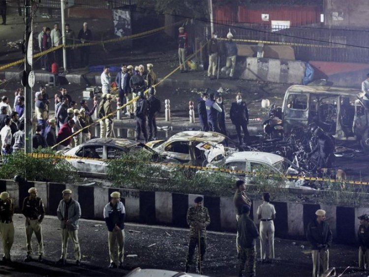 लाल किला के पास धमाका: दिल्ली पुलिस ने UAPA के तहत केस दर्ज, 9 लोगों की मौत से दहली राजधानी
