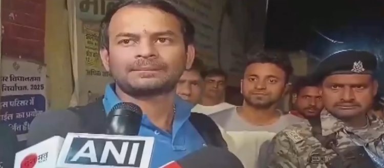 महुआ में सियासी घमासान: तेज प्रताप यादव आधी रात स्ट्रॉन्ग रूम पहुंचे, बोले—‘व्यवस्था बिल्कुल ठीक’