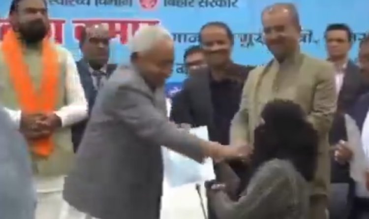 हिजाब विवाद से गरमाई बिहार की सियासत: नीतीश कुमार पर शिकायत, महिला सम्मान और धर्म की मर्यादा पर बहस