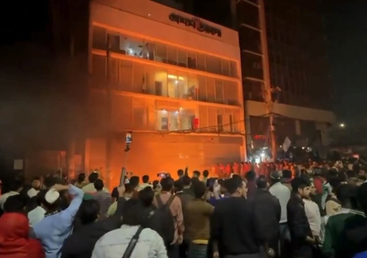 Bangladesh Violence: शरीफ उस्मान हादी की मौत के बाद बांग्लादेश में भड़की हिंसा, मीडिया हाउस बने निशाना