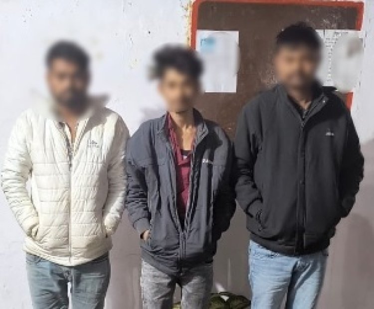 वाराणसी में गोवंश तस्करी पर बड़ी कार्रवाई, पिकअप वाहन सहित तीन आरोपी गिरफ्तार