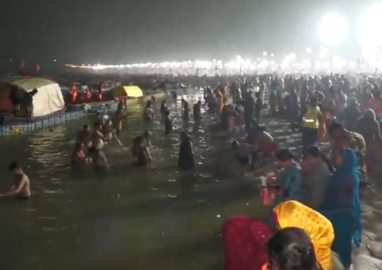 आस्था का महासंगम: प्रयागराज में माघ मेला 2026 का शुभारंभ, त्रिवेणी पर उमड़ा श्रद्धालुओं का सैलाब