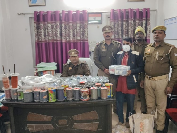 वाराणसी में चाइनीज मांझा पर पुलिस का डबल एक्शन, 55 किलो से अधिक बरामदगी; 2 गिरफ्तार