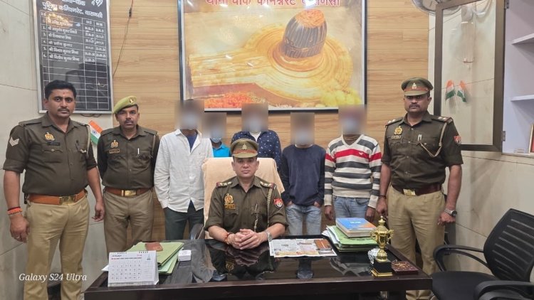 वाराणसी में पुलिस की बड़ी कार्रवाई, ऑनलाइन जुए का भंडाफोड़; 5 आरोपी रंगे हाथ गिरफ्तार