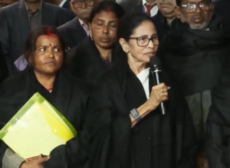 SIR पर सुप्रीम कोर्ट में ममता बनर्जी की सीधी दखल, चुनाव आयोग को नोटिस, अगली सुनवाई 9 फरवरी