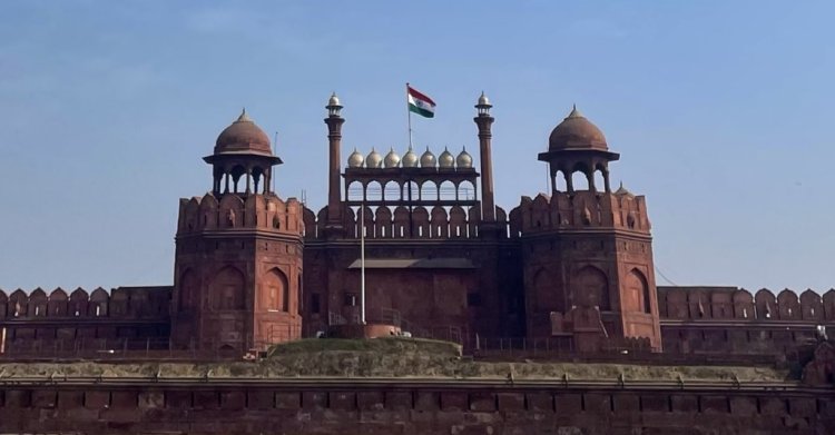 ब्रेकिंग न्यूज़: दिल्ली विधानसभा और लाल किले को बम से उड़ाने की धमकी, मचा हड़कंप