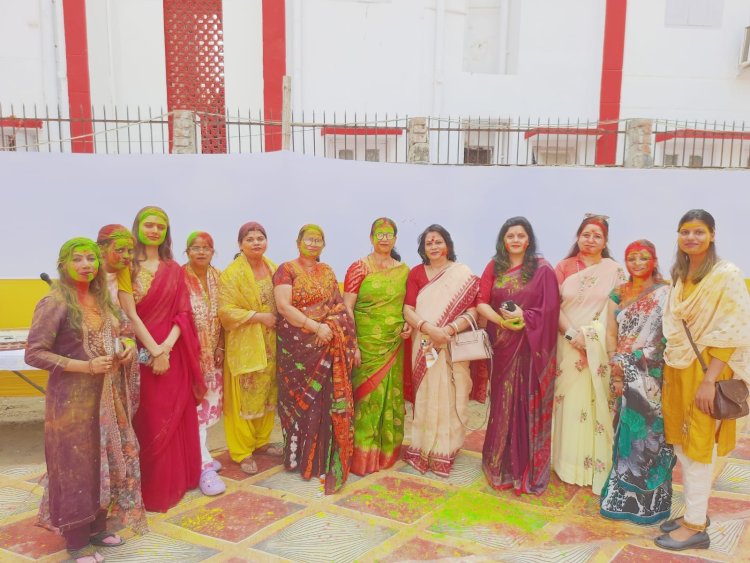 होली के रंगों में रंगा लोहिया नगर माउंट कार्मेल स्कूल, शिक्षकों और स्टाफ की सामूहिक भागीदारी ने बढ़ाई रौनक