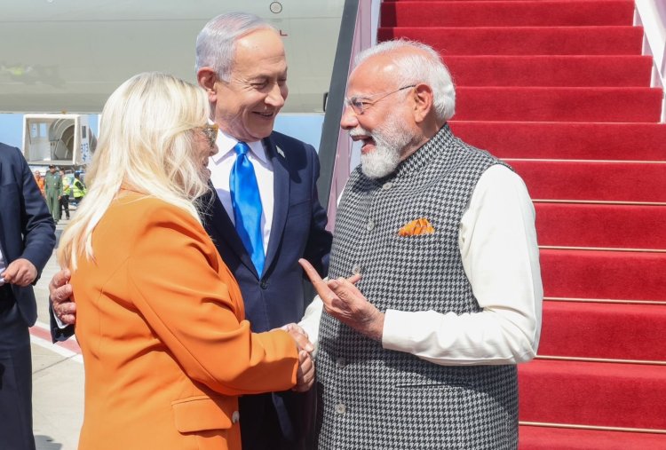 मिडिल ईस्ट के तनाव के बीच इजरायल पहुंचे पीएम मोदी, रणनीतिक रिश्तों पर टिकी दुनिया की नजर