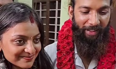 ‘महाकुंभ वायरल गर्ल’ मोनालिसा ने की लव मैरिज! परिवार के विरोध के बीच मंदिर में रचाई शादी