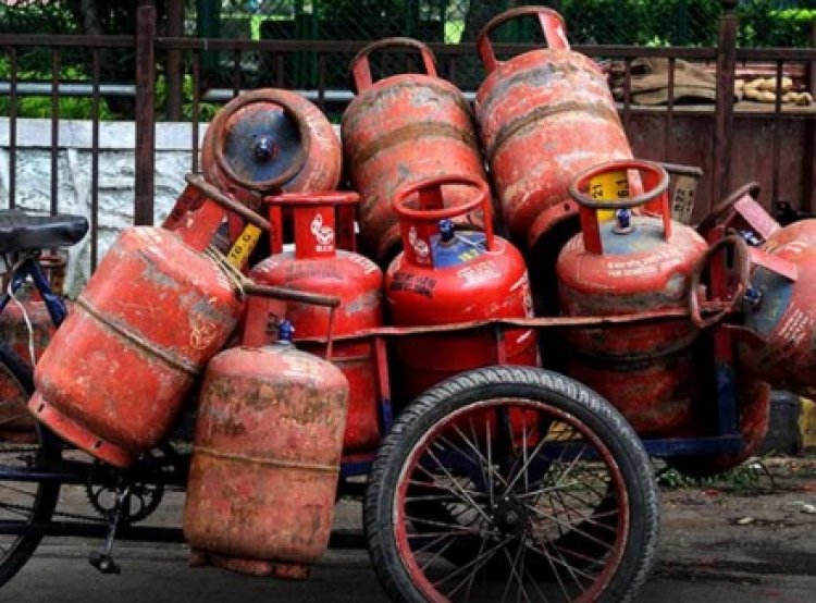 अचानक क्यों बढ़ी गैस सिलेंडर की बुकिंग? सरकार ने बताई वजह