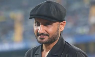 AAP सांसदों के पाला बदलते ही सियासी बवाल, हरभजन के घर के बाहर ‘गद्दार’ लिखकर विरोध